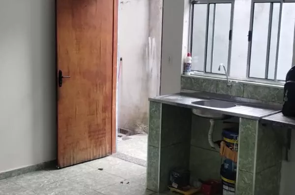 São (03) casa sendo cada uma com TRES cômodos, (01) salão ao lado. - Foto 1