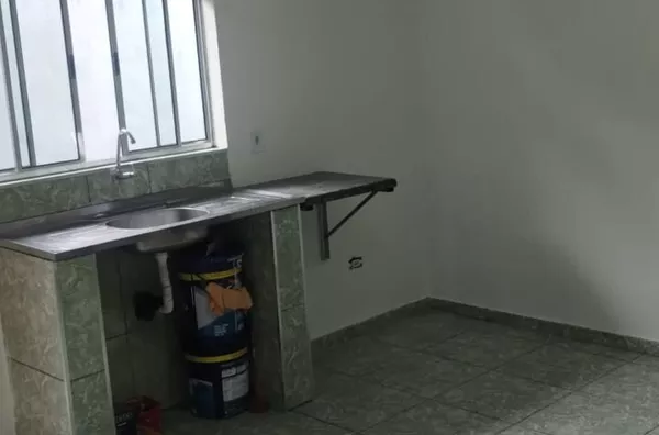 São (03) casa sendo cada uma com TRES cômodos, (01) salão ao lado. - Foto 2