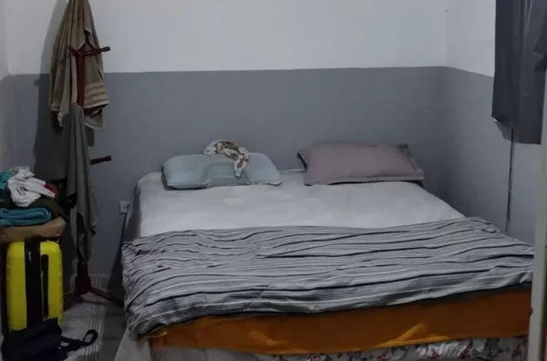 São (03) casa sendo cada uma com TRES cômodos, (01) salão ao lado.