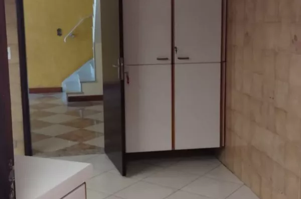 SOBRADO com Sala para dois ambientes, perfeita para receber a família e os amigos. - Foto 6