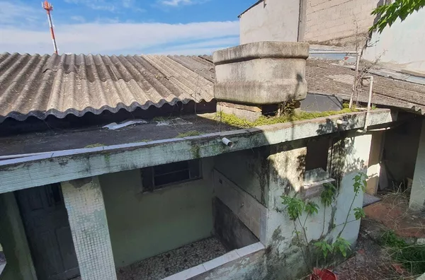 TERRENO com (03) Casas velhas à Venda no Jardim República - São Paulo, SP - A propriedade possui 4 dormitórios e 2 salas, - Foto 1