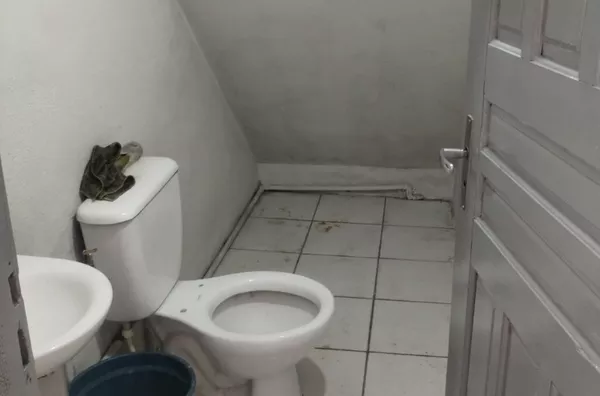 salão comercial no térreo, perfeito para o seu negócio. O imóvel possui um amplo espaço, proporcionando flexibilidade para diversas necessidades comerciais - Foto 7