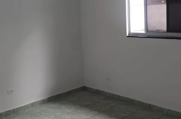 São (03) casa sendo cada uma com TRES cômodos, (01) salão ao lado. - Foto 3