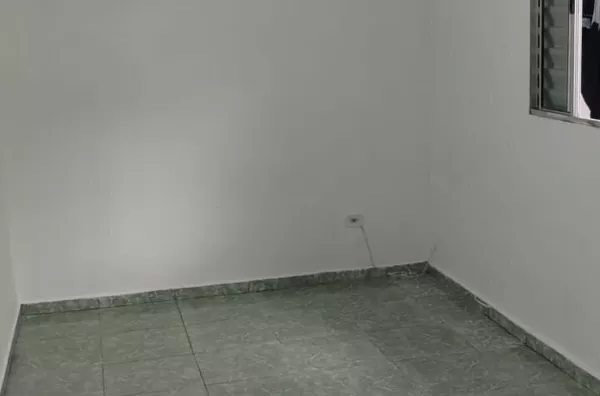 São (03) casa sendo cada uma com TRES cômodos, (01) salão ao lado. - Foto 5