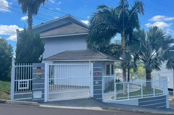 Casa de Alto Padrão à Venda com 300m², Piscina, Área Gourmet e Sustentabilidade – Mobiliada e Decorada