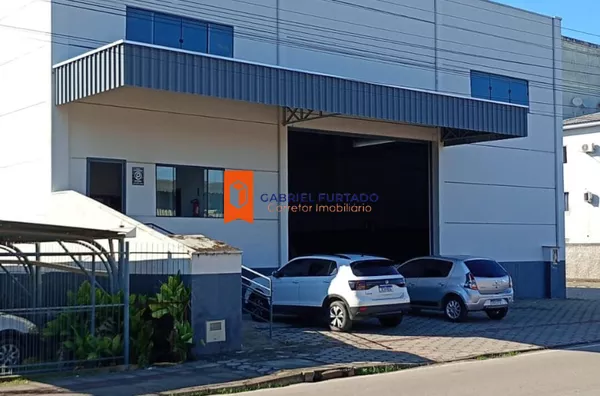 GALPÃO / BARRACÃO PARA ALUGUEL COM DOCA – PRAÇA – TIJUCAS/SC