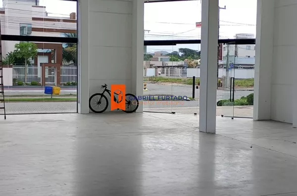 SALA COMERCIAL PARA LOCAÇÃO – 455 m² | UNIVERSITÁRIO | TIJUCAS/SC