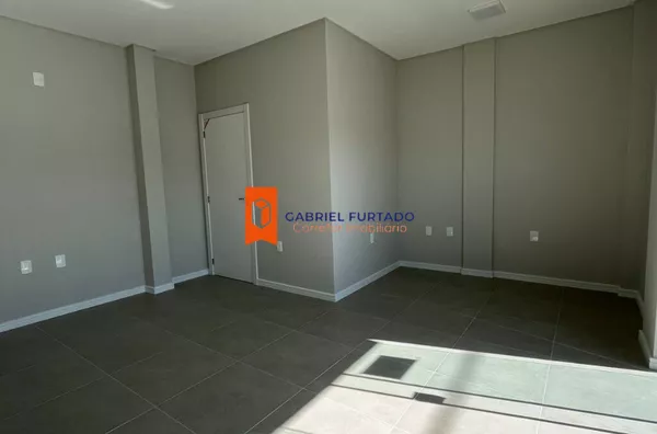SALA COMERCIAL PARA LOCAÇÃO – UNIVERSITÁRIO | TIJUCAS/SC