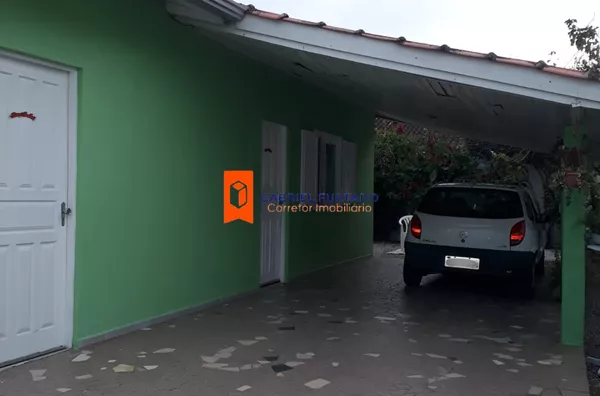 CASA À VENDA NO CENTRO – TIJUCAS/SC