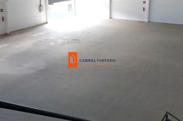 GALPÃO / BARRACÃO COM 2 DOCAS PARA ALUGUEL – PRAÇA – TIJUCAS/SC