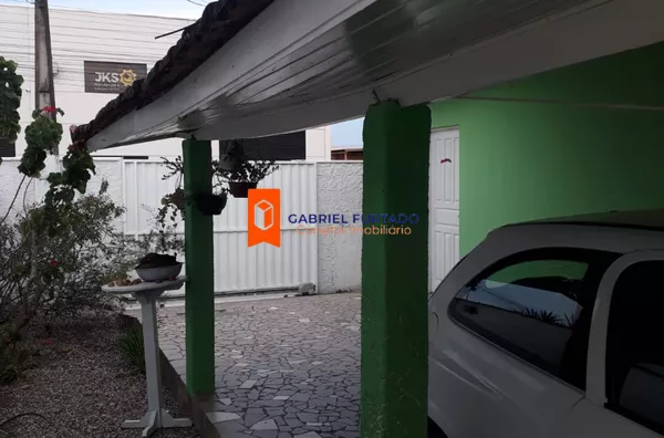 CASA À VENDA NO CENTRO – TIJUCAS/SC