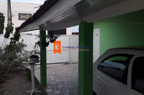CASA À VENDA NO CENTRO – TIJUCAS/SC