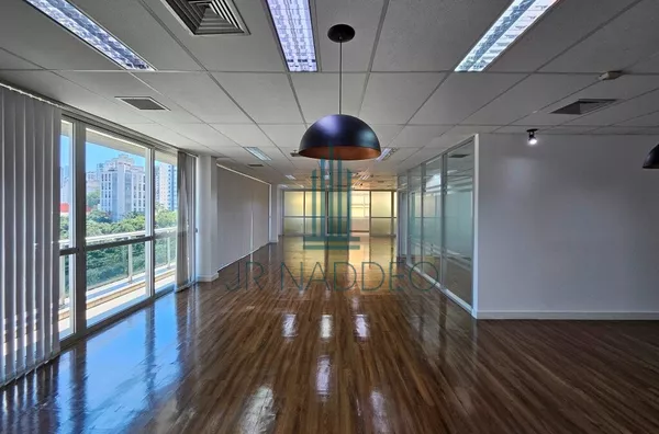 Sala Comercial 184 m² | 4 Vagas | Vila Andrade | Próximo ao Metrô Giovanni Gronchi