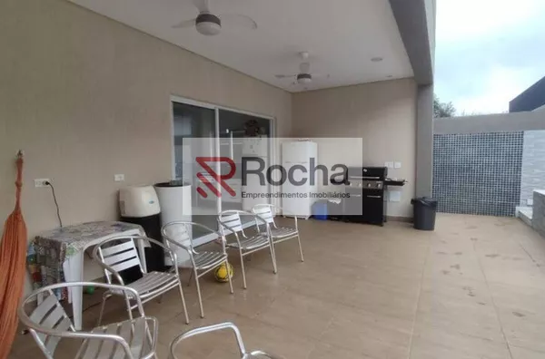 Casa em condomínio fechado - área da piscina