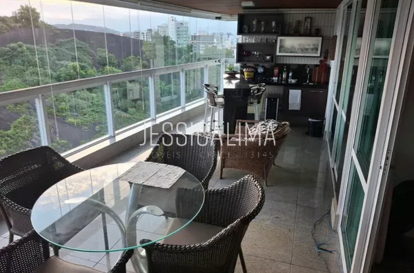 Apartamento de Alto Padrão na Praia do Canto – 4 Quartos, Mobiliado e com 3 Vagas
