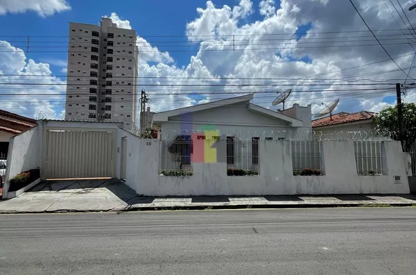 AMPLO IMÓVEL A VENDA NO CENTRO DE MOGI GUAÇU - EXCELENTE PARA CLINICAS E CENTROS ESTÉTICOS