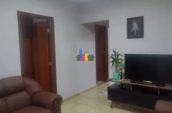 Casa com Edícula de Fundos, JD. NOVO I