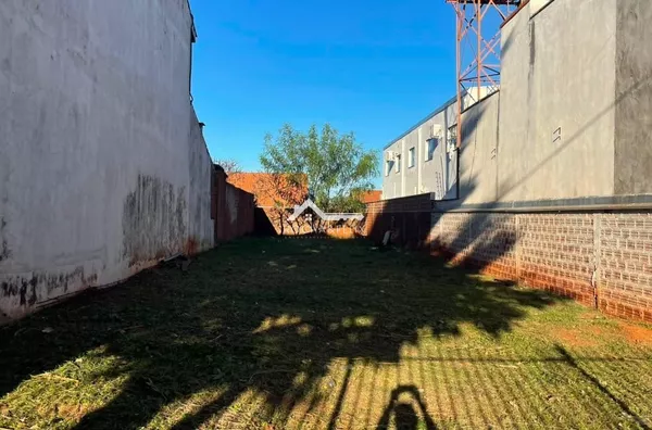 “TERRENO PLANO + MURADO + PORTÃO! ? 300 m² por apenas R$ 140 MIL”