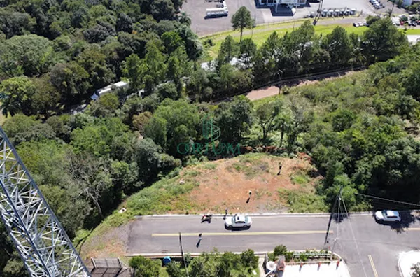 Terreno com 2.131m²