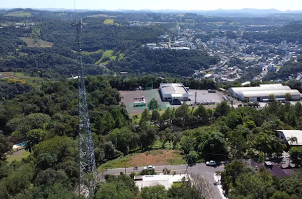 Terreno com 2.131m²