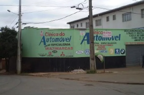 Barracão comercial em alvenaria, medindo aproximadamente 200 m2, contendo 01 wc interno e entreda para carga e descarga.