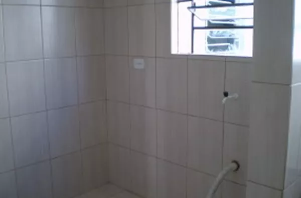 Apartamento em alvenaria contendo 03 quartos, sala, cozinha e banheiro. - Foto 5