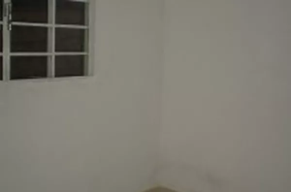 Casa em alvenaria contendo 03 quartos, sala e cozinha conjugadas, wc e entrada para carro. - Foto 4