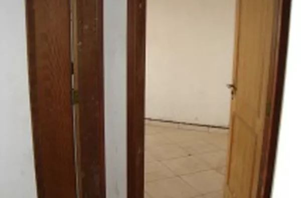 Prédio comercial em alvenaria contendo 02 salões, sendo 01 com 70 m2 e outro com 25 m2; 03 salas para escritório; 01 cozinha; 02 wc's e estacionamento próprio. - Foto 6