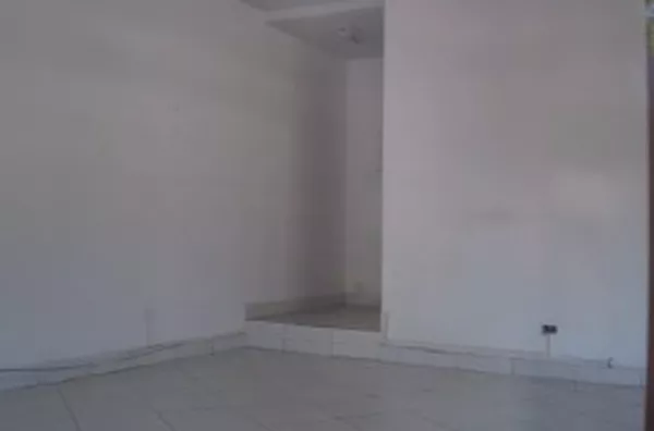Sala comercial em alvenaria, medindo 70 m2, contendo 01 wc interno. - Foto 5