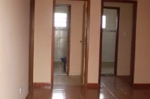 Casa em alvenaria, contendo 02 quartos, 01 suíte, wc social, wc da suíte, sala, cozinha, lavanderia, quarto externo com 01 wc, churrasqueira e garagem. - Foto 4