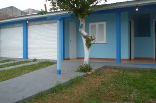 Casa em alvenaria contendo 02 quartos, 01 suíte, sala, copa, wc social, cozinha com armários, peças amplas, acabamento de primeira, alarme, instalação pronta para portão eletrônico, garagem fechada para 02 carros, dependência completa de empregada, área d - Foto 5