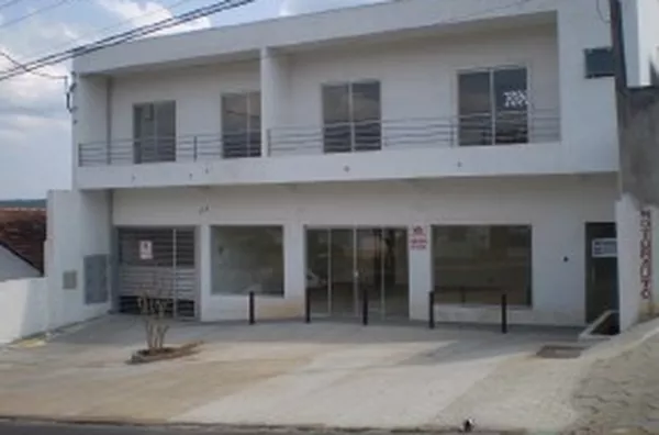 Sala comercial em alvenaria, medindo aproximadamente 43,00 m², contendo 01 wc interno. - Foto 2