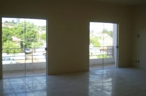 Sala comercial em alvenaria, medindo aproximadamente 43,00 m², contendo 01 wc interno. - Foto 3