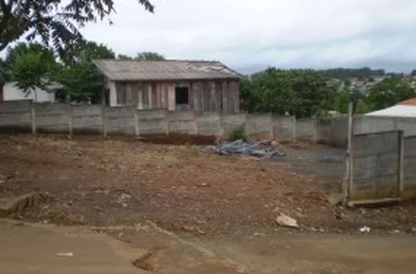 Lote de terreno urbano sem benfeitorias medindo 288 m² (14,40 x 20 m).