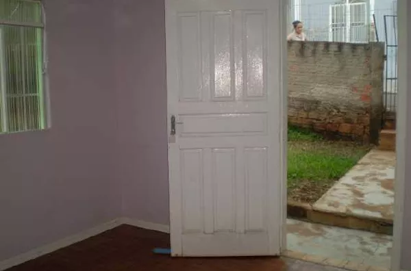 Casa em alvenaria contendo 02 quartos, sala, cozinha, banheiro área de serviço e garagem. - Foto 2