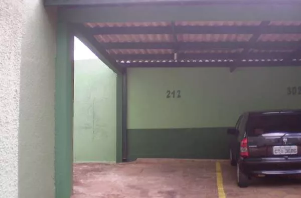 Apartamento em alvenaria, contendo 03 quartos, sala p/ 02 ambientes, cozinha, wc social, área de serviço c/ lavanderia, wc, quarto de despejo, sacada de frente p/ rua e vaga de garagem para 01 carro. - Foto 6