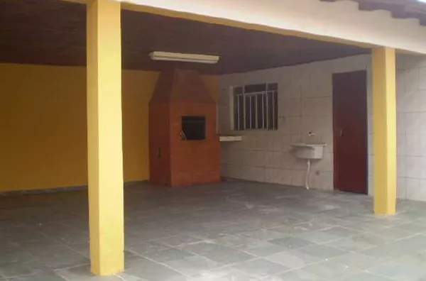 Casa em alvenaria, contendo 03 quartos, 01 suíte, sala, copa, cozinha, wc social, edicula c/ 01 quarto de despejo, lavanderia e churrasqueira e garagem p/ 02 carros. - Foto 5