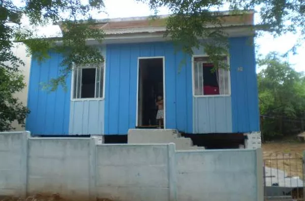 Casa mista contendo 02 quartos, sala, copa, cozinha e wc. - Foto 1