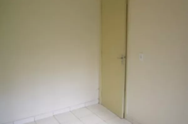 Apartamento em alvenaria, contendo 03 quartos, sala, cozinha c/ azulejo até o teto, wc c/ box em acrilico. (piso em cerâmica). - Foto 6