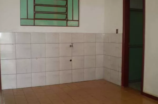Casa em alvenaria contendo 02 quartos, sala, copa, cozinha, banheiro e garagem para 01 carro. - Foto 4