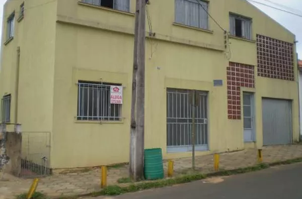 Casa em alvenaria contendo 02 quartos, sala, copa, cozinha, banheiro e garagem para 01 carro. - Foto 1