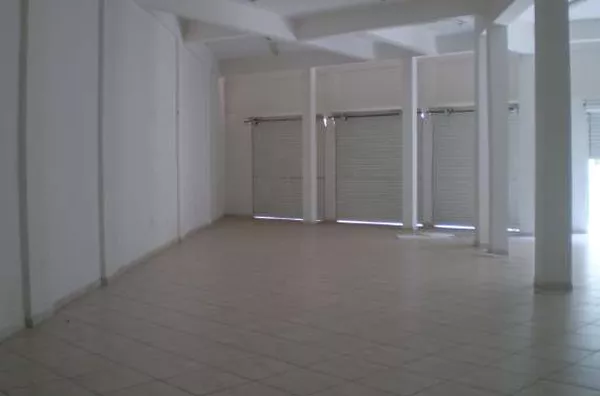 Sala comercial em alvenaria, com portas de aço, contendo 03 wcs, totalizando 100 m² - Foto 4