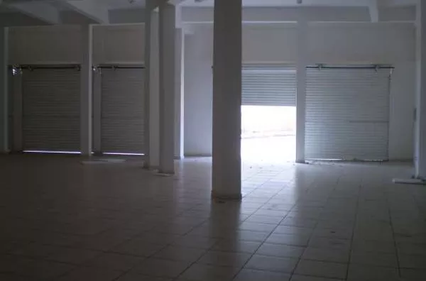 Sala comercial em alvenaria, com portas de aço, contendo 03 wcs, totalizando 100 m² - Foto 5