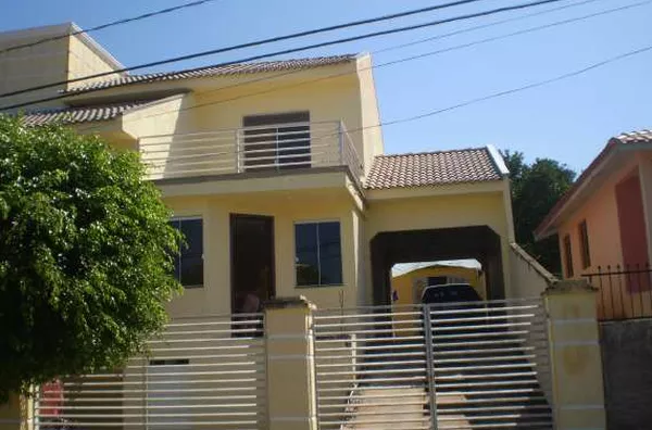 Sobrado contendo sala de estar, sala de tv, copa, 03 quartos, 01 suite com hidromassagem, 02 wcs, lavanderia, 02 garagens, 01 escritório com lavabo e despensa. - Foto 2