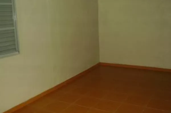 Casa em alvenaria, contendo 03 quartos,  01 suíte, wc social, sala, cozinha c/ móveis planejado, edícula c/ 02 quartos, cozinha, lavanderia, churrasqueira, garagem p/ 04 carros.Piso e calçadas em cerâmica. - Foto 3