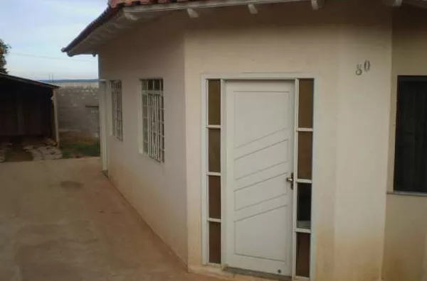 Casa em alvenaria contendo 02 quartos, sala, cozinha, wc e garagem. - Foto 3