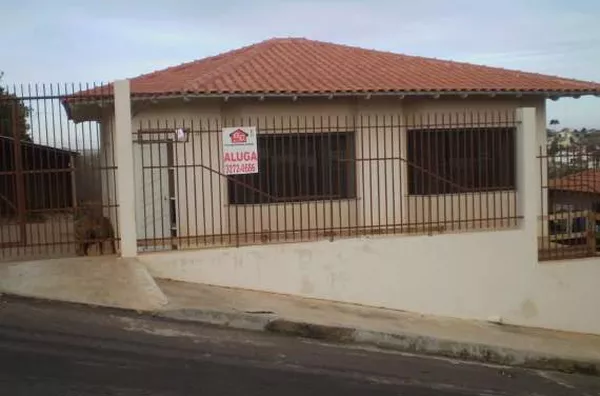 Casa em alvenaria contendo 02 quartos, sala, cozinha, wc e garagem. - Foto 1