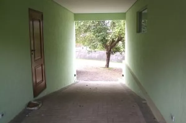 Sala comercial com 02 ambientes, sendo: 1º. piso uma sala com +/- 90,00m² e um wc; Um subsolo com +/- 35,00 m² e um wc; Um estacionamento na parte dos fundos, compartilhado. - Foto 6