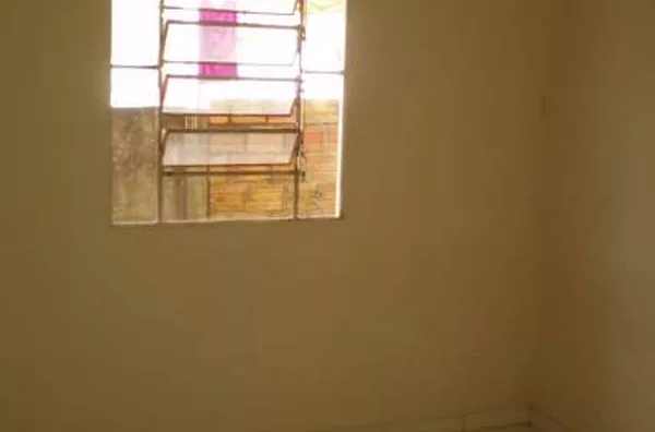 Casa de alvenaria contendo 03 quartos, sala, cozinha, wc, garagem, lavanderia e entrada separada. - Foto 4