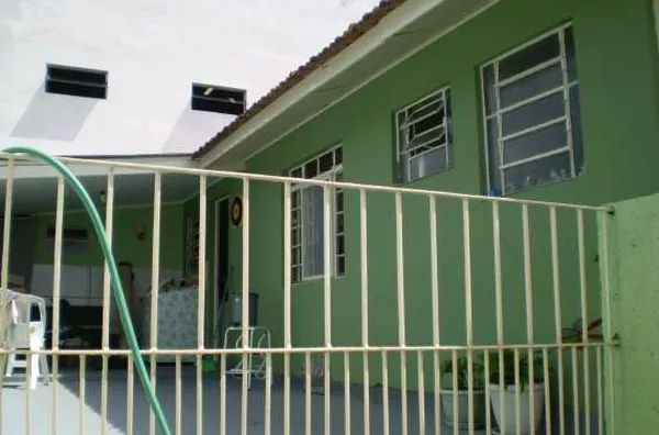 Casa em alvenaria, 03 quartos, sala para 02 ambientes, copa, cozinha, 02 wc's, lavanderia com varanda, garagem. - Foto 4